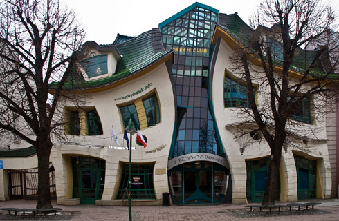 Crooked-House Polonia braila portal