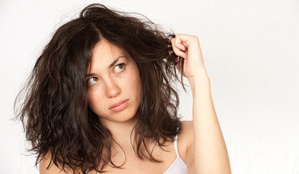 5 Soluții pentru descurcarea părului rebel