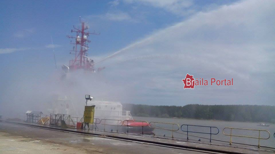 Lansare la apă în şantierul naval