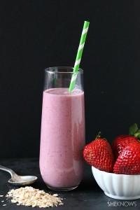 2Smoothie_Mixed_berry_banana_and_nut_oatmeal_smoothie