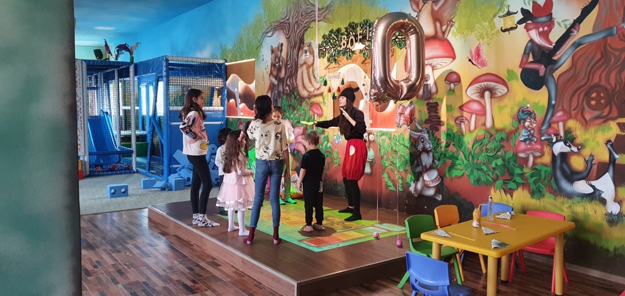 La Bursucel: spațiu de joacă interactiv și educativ pentru copiii tăi!